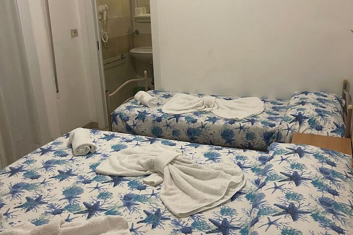 Room 7 of 14