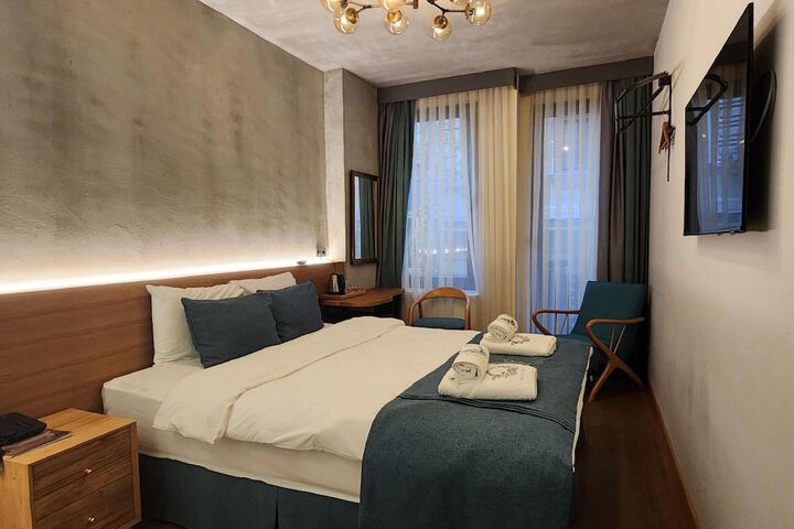 Room 6 of 63