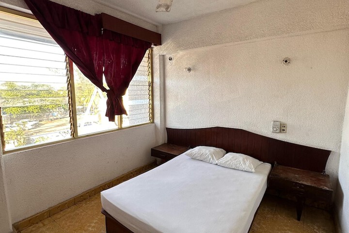 Room 7 of 11