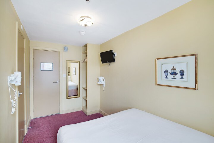 Room 13 / 31