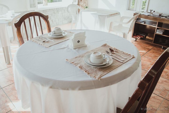 Dining 16 of 31