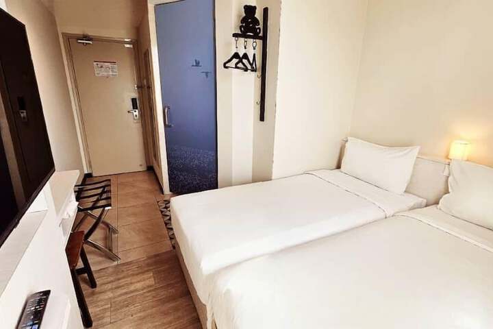 Room 5 of 70