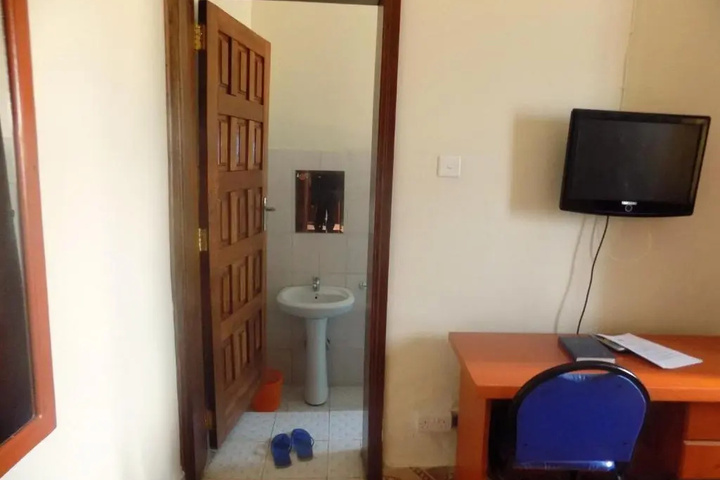 Room 6 of 11