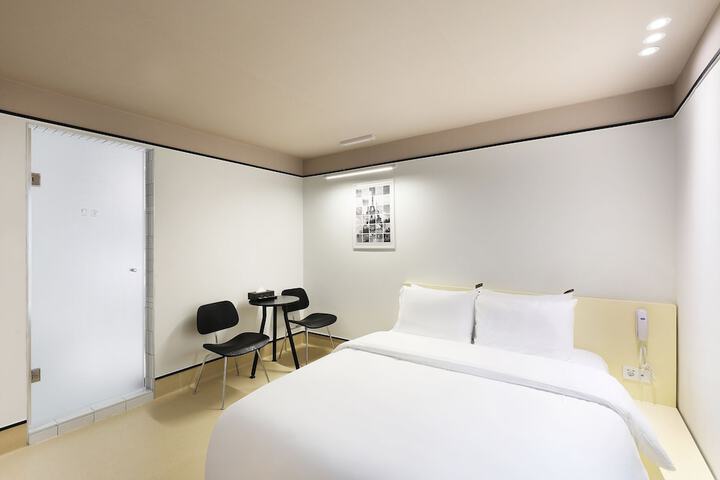 Room 9 of 40