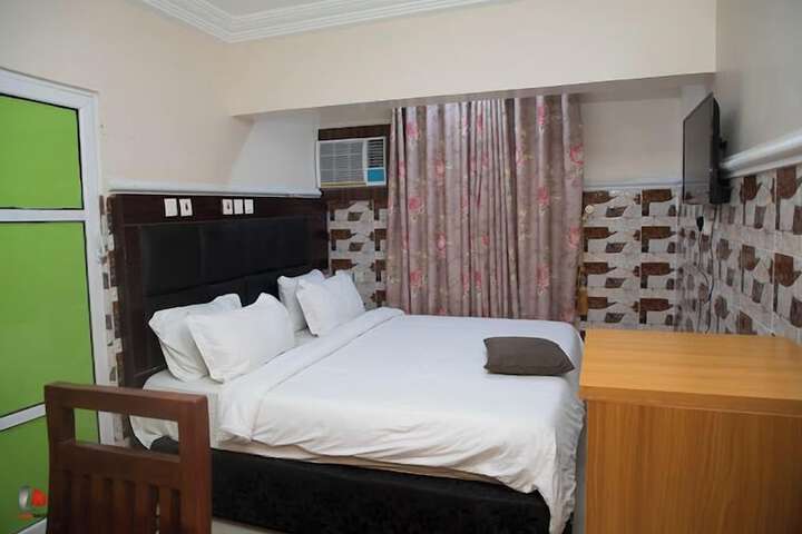 Room 43 of 76