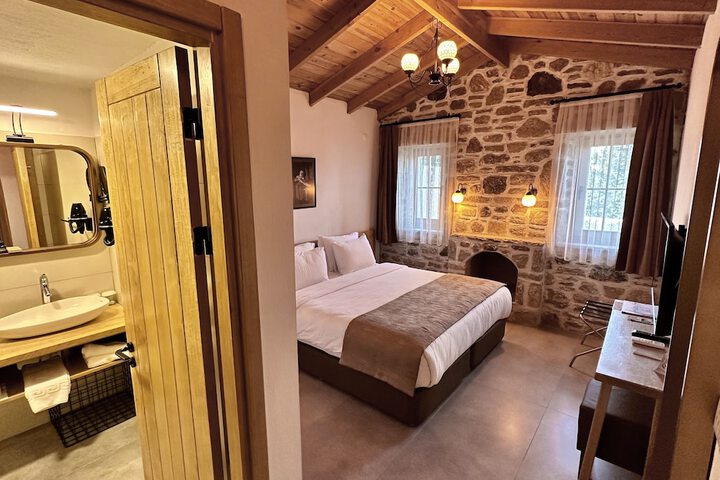 Room 3 of 39