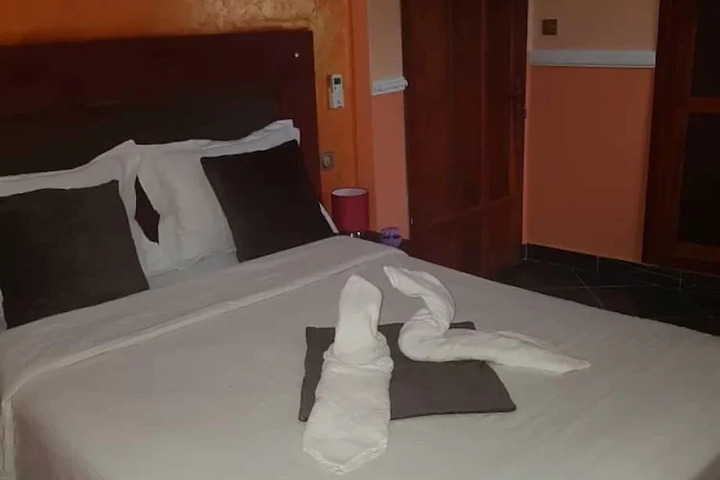 Room 3 of 9