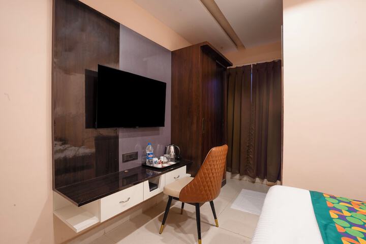 Room 11 of 33