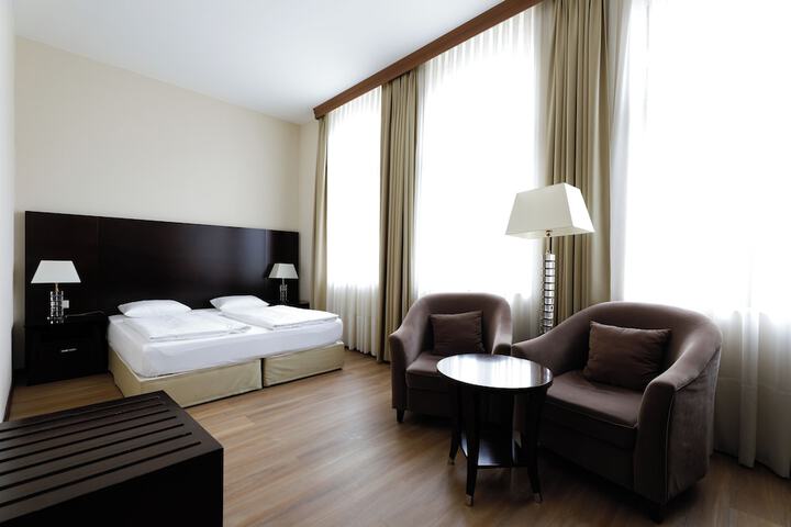 Room 17 of 40