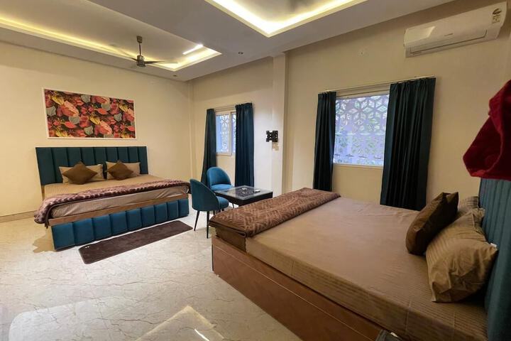 Room 4 of 13