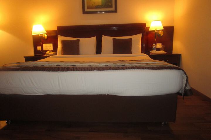 Room 6 of 52