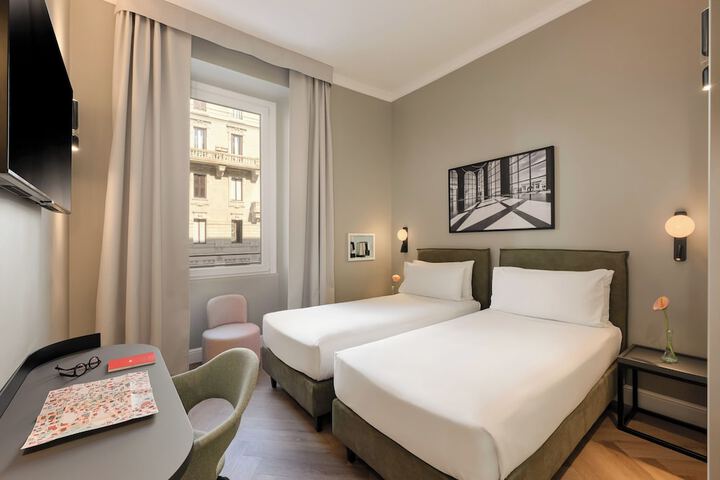 Room 37 of 103