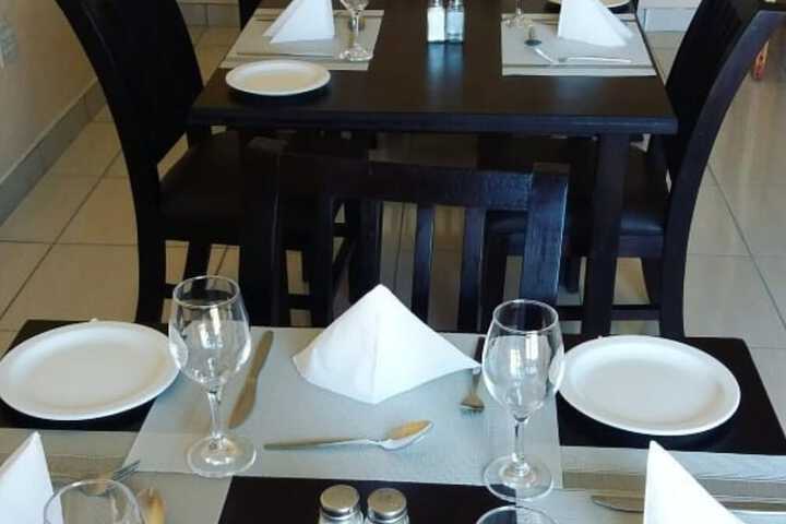 Dining 4 of 11