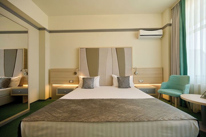 Room 10 of 38