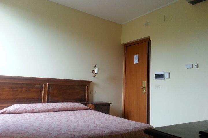 Room 16 of 72