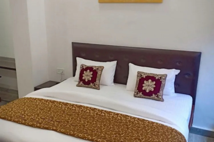 Room 4 of 11