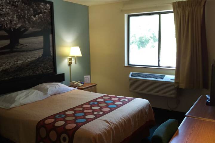 1 King Bed (10 of 10)