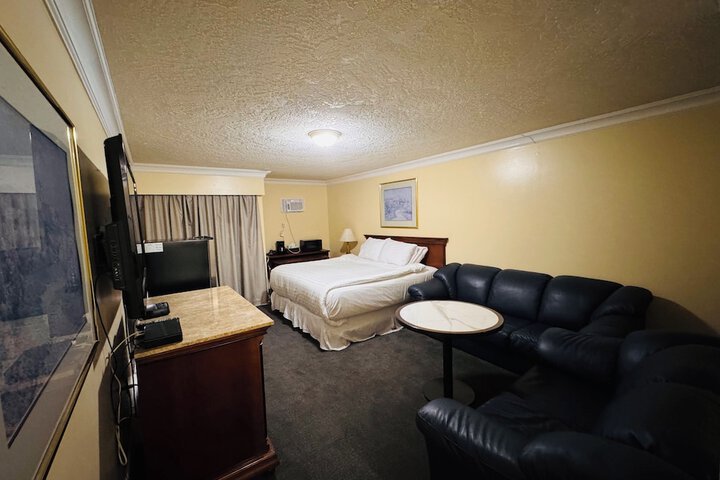 Room 36 of 77