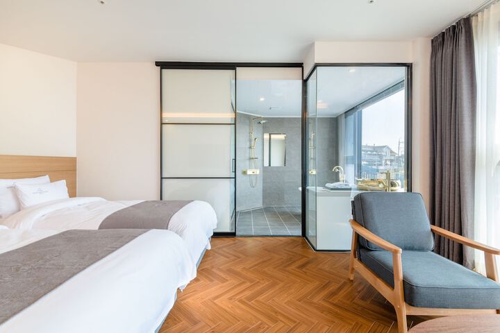 Room 21 of 35