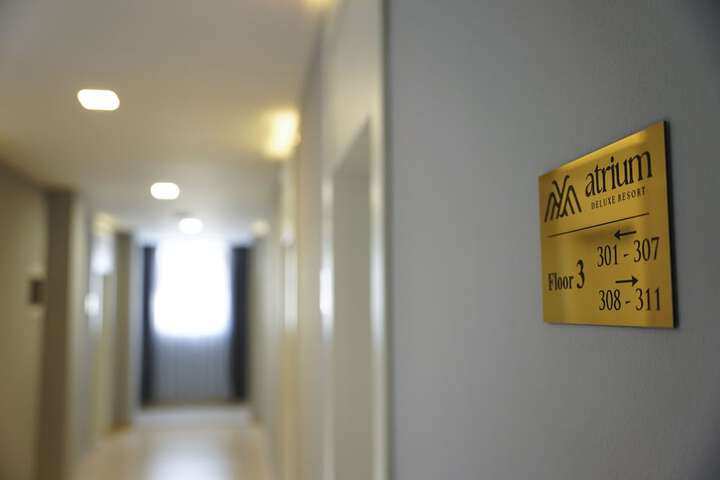 Ballroom/Hall 67 of 72
