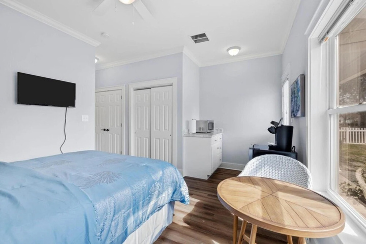 Room 4 of 17