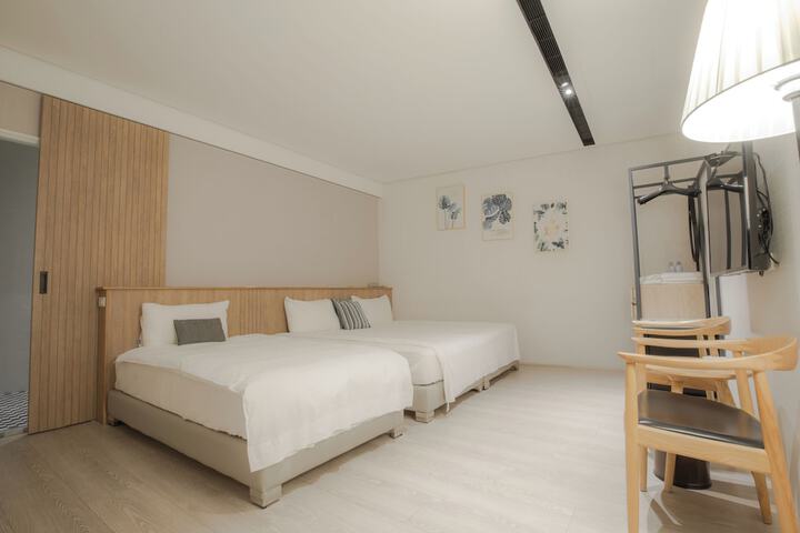 Room 22 of 44