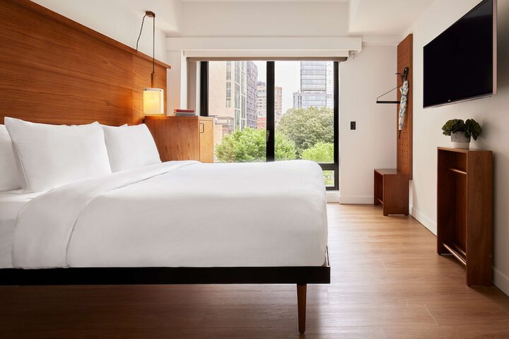 Room 48 of 143