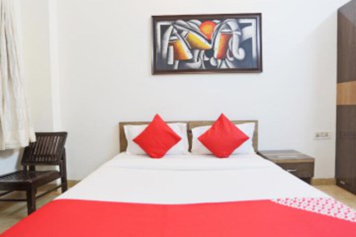 SPOT ON 72485 Hotel Ganpati Deluxe