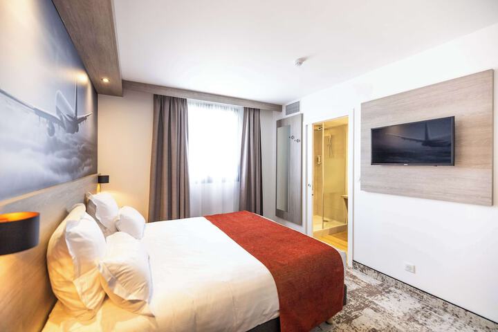 Room 15 of 77