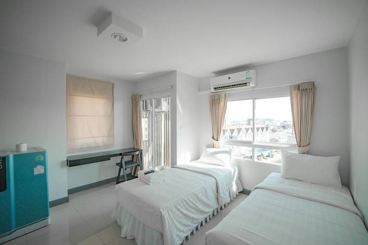 Room 13 of 25