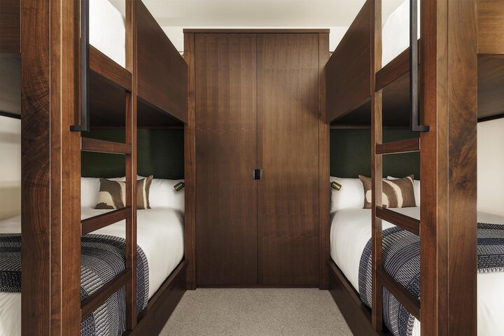Room 42 of 182