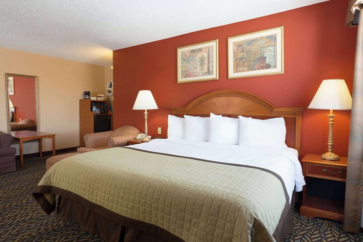 1 King Bed Mobility Accessible (6 of 14)