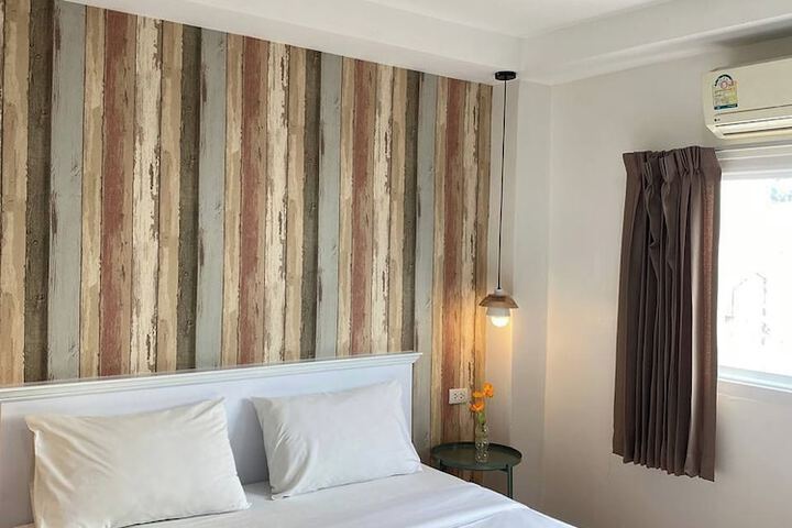 Room 6 of 28