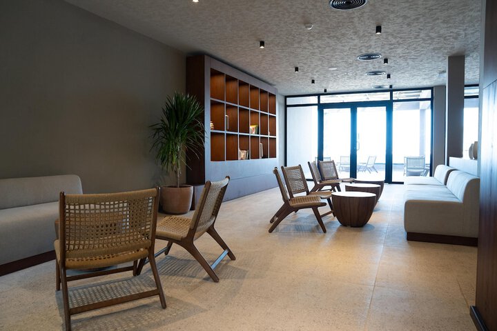 Lounge 106 of 150