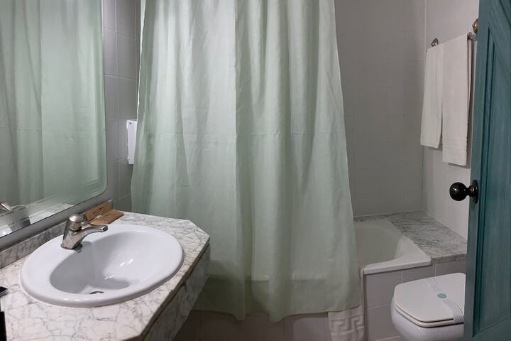 Room 28 of 35