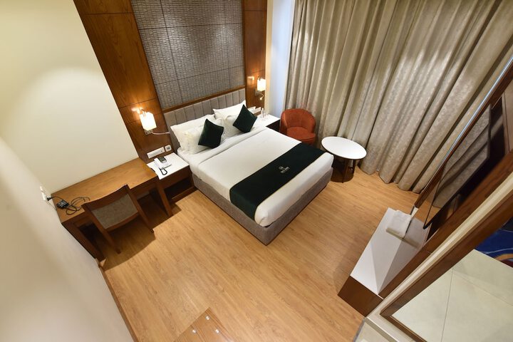Room 8 of 37