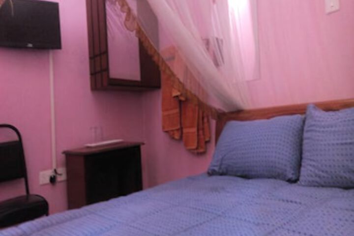 Room 2 of 8