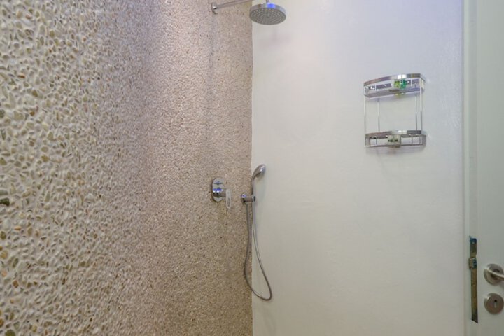 Room 83 of 122