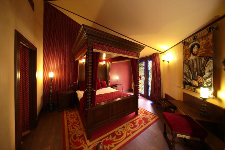 Room 5 of 6
