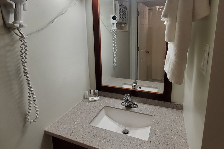 Bathroom sink