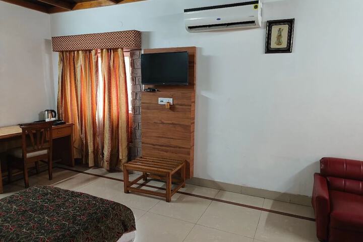 Room 4 of 14