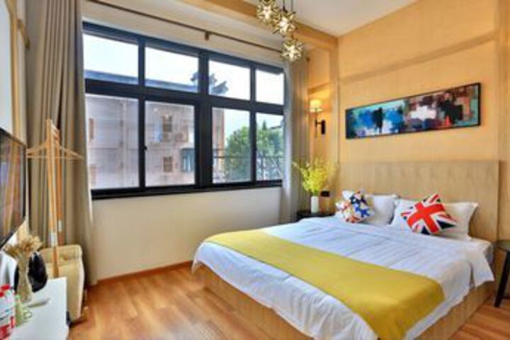Room 8 of 25