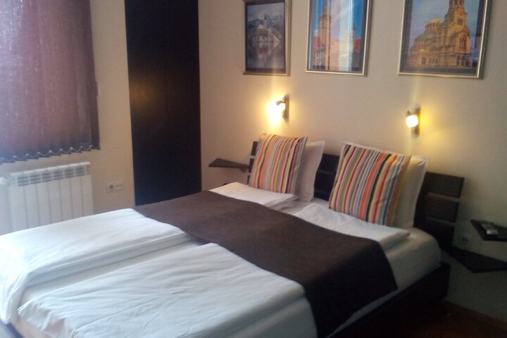 Room 5 of 30