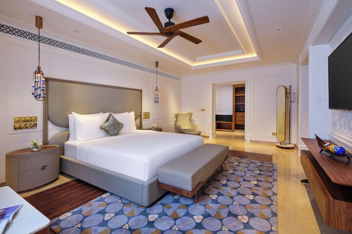 Room 18 of 53
