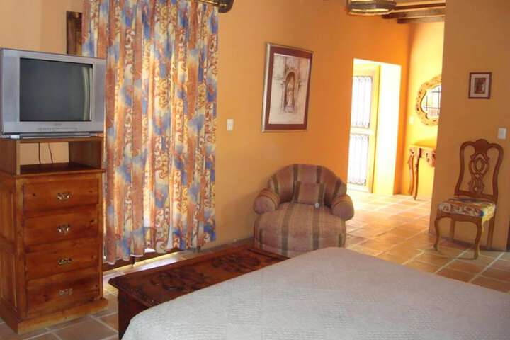 Room 9 of 33