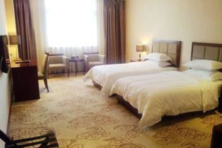 Room 9 of 12