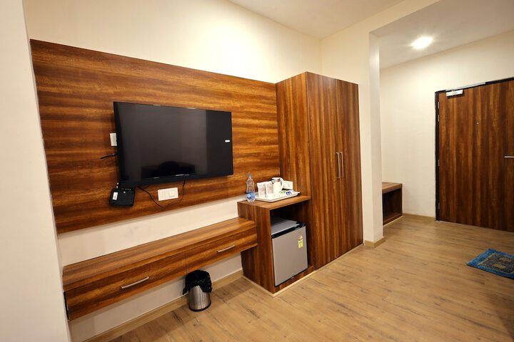 Room 33 of 128