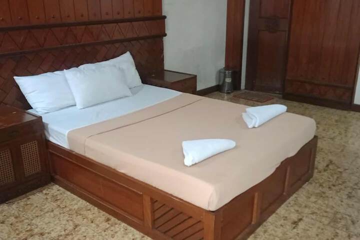 Room 8 of 14