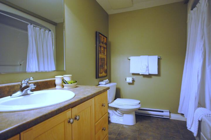Room 13 of 16