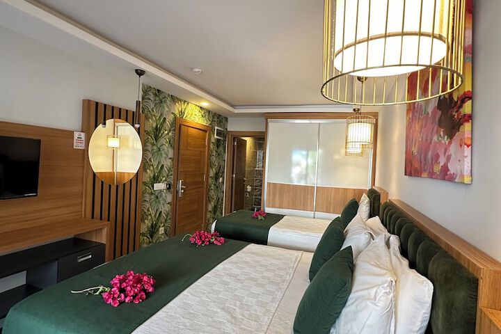 Room 14 of 102